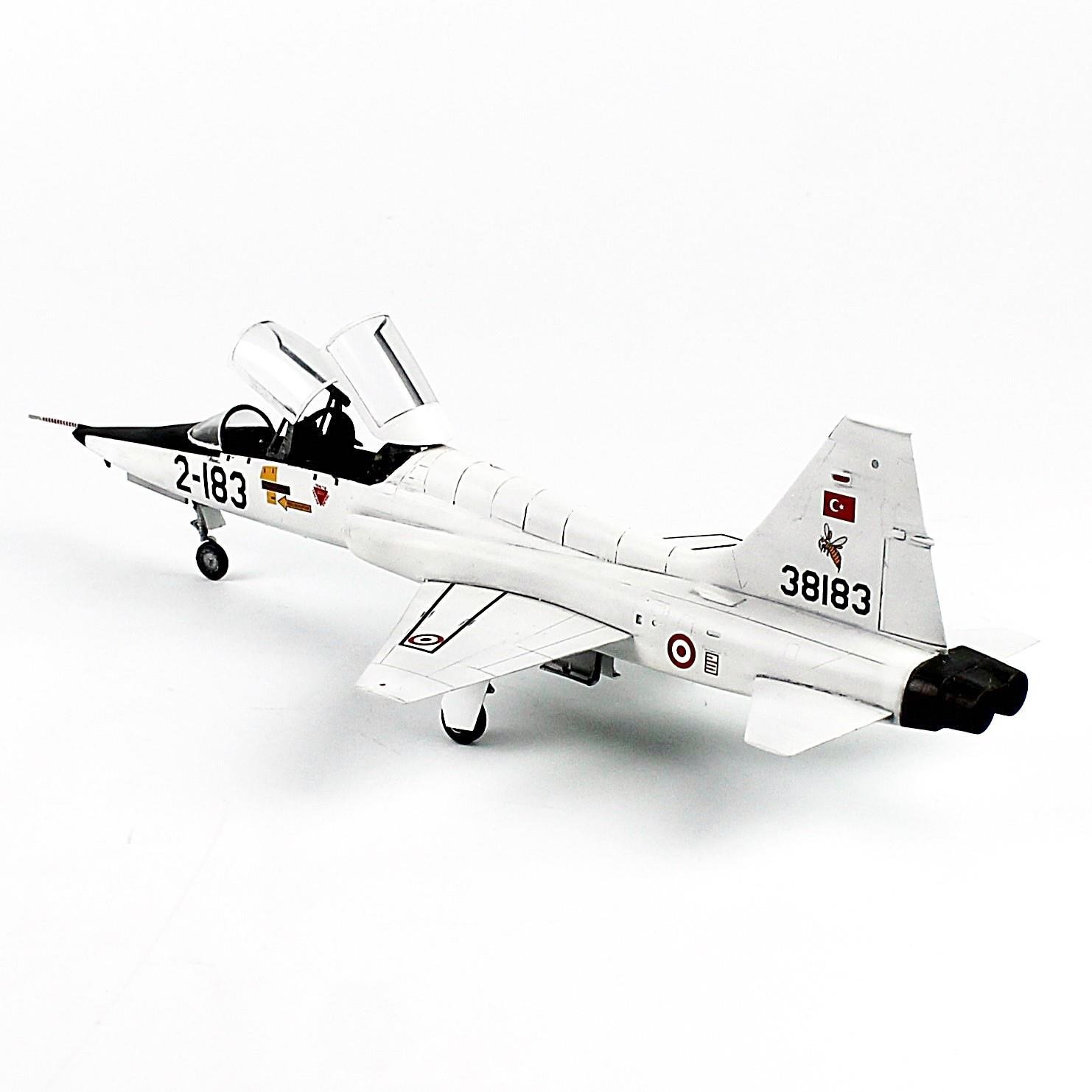 QD174 1/48 Ölçek, T 38A Talon, 121. Filo, Sergilemeye Hazır Plastik Uçak Modeli