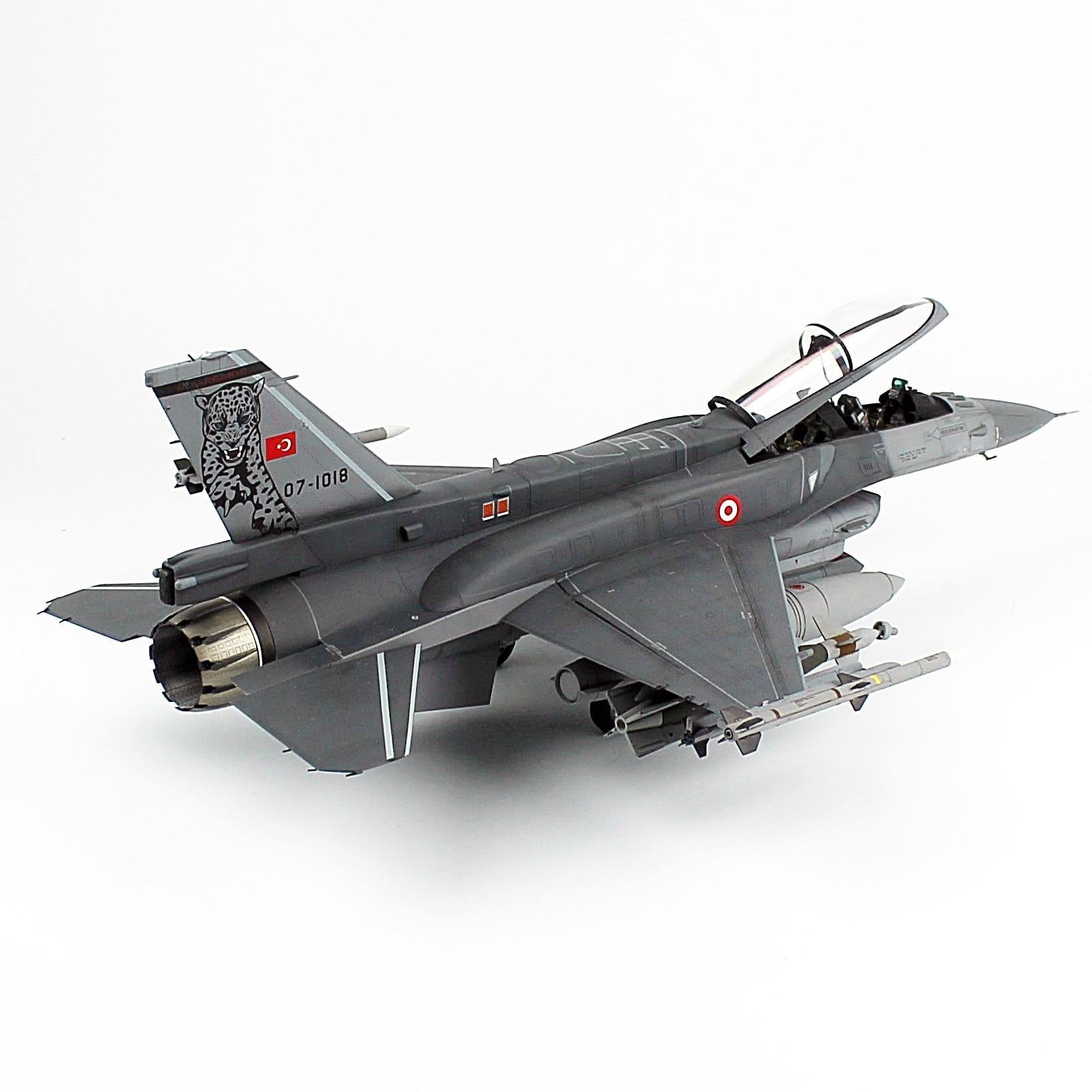 QD177 1/32 Ölçek, F-16D B50+ Pars Filo, Sergilemeye Hazır Savaşl Uçağı Modeli
