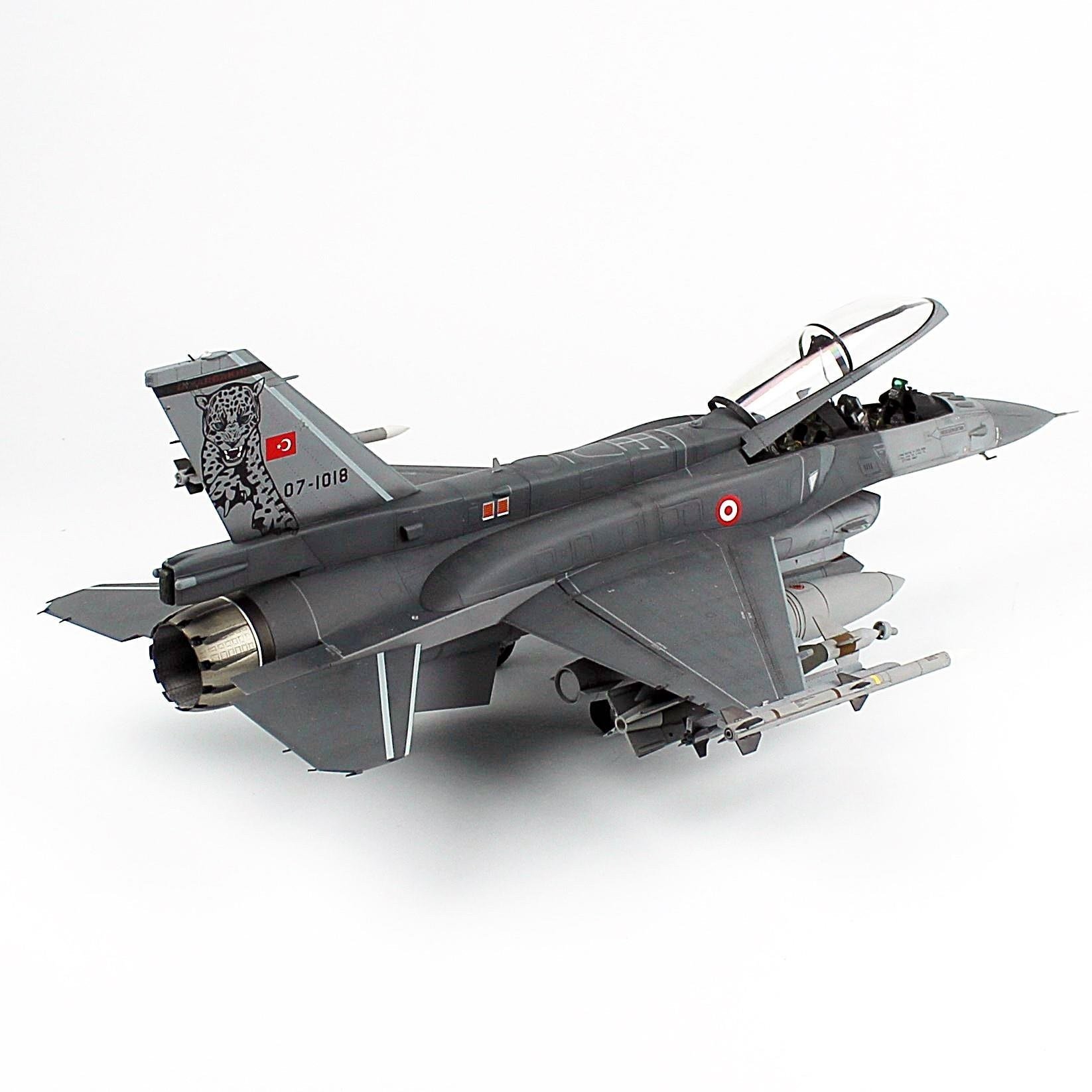 QD177 1/32 Ölçek, F-16D B50+ Pars Filo, Sergilemeye Hazır Savaşl Uçağı Modeli 2 F16