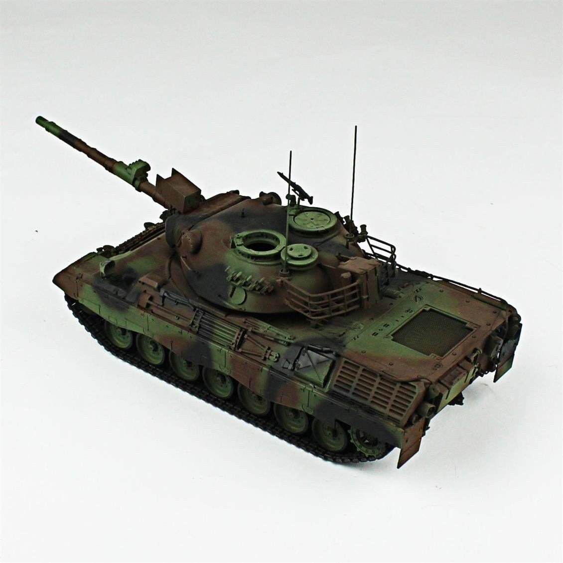 QD201 1/35 Leopard 1A2, Italeri, Sergilemeye Hazır Plastik Tank Modeli