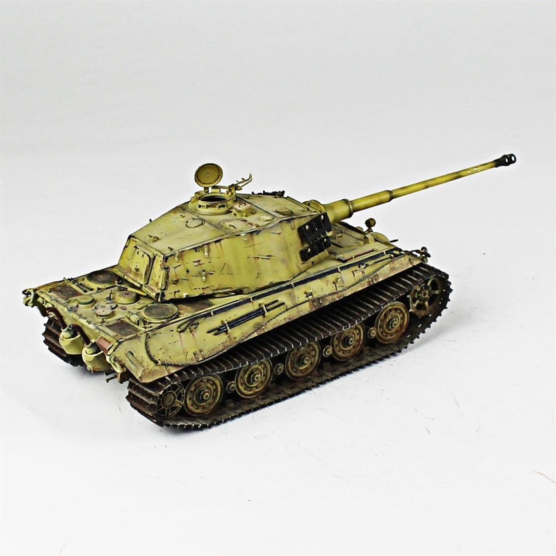 QD252 1/35 King Tiger, Tamiya, Sergilemeye Hazır Plastik Tank Modeli