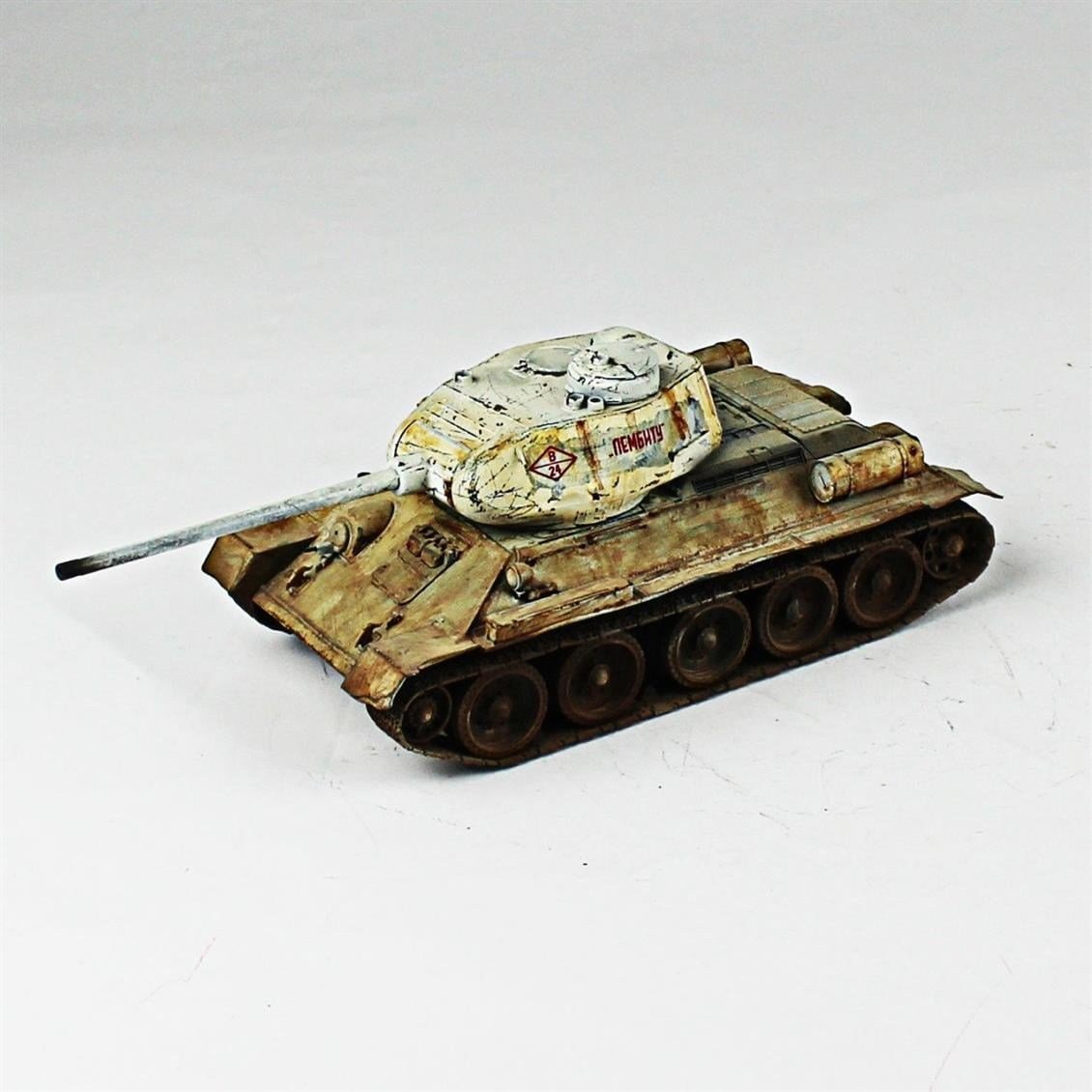 QD254 1/35 T-34/85, Tamiya, Sergilemeye Hazır Plastik Tank Modeli