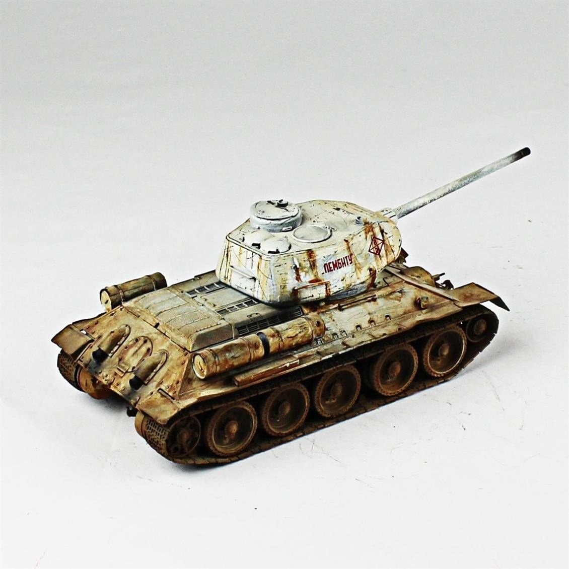 QD254 1/35 T-34/85, Tamiya, Sergilemeye Hazır Plastik Tank Modeli