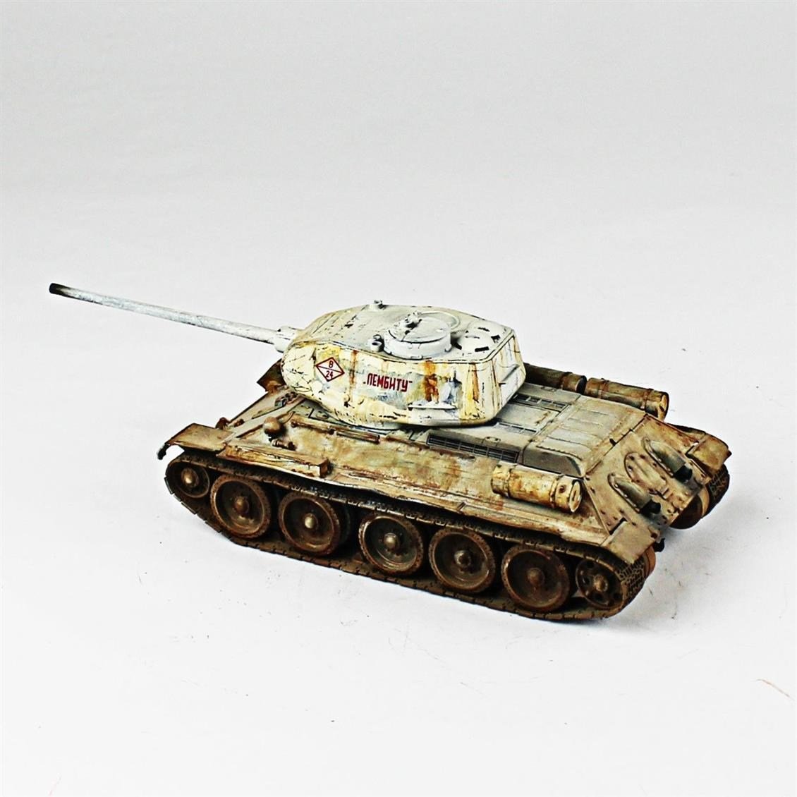 QD254 1/35 T-34/85, Tamiya, Sergilemeye Hazır Plastik Tank Modeli