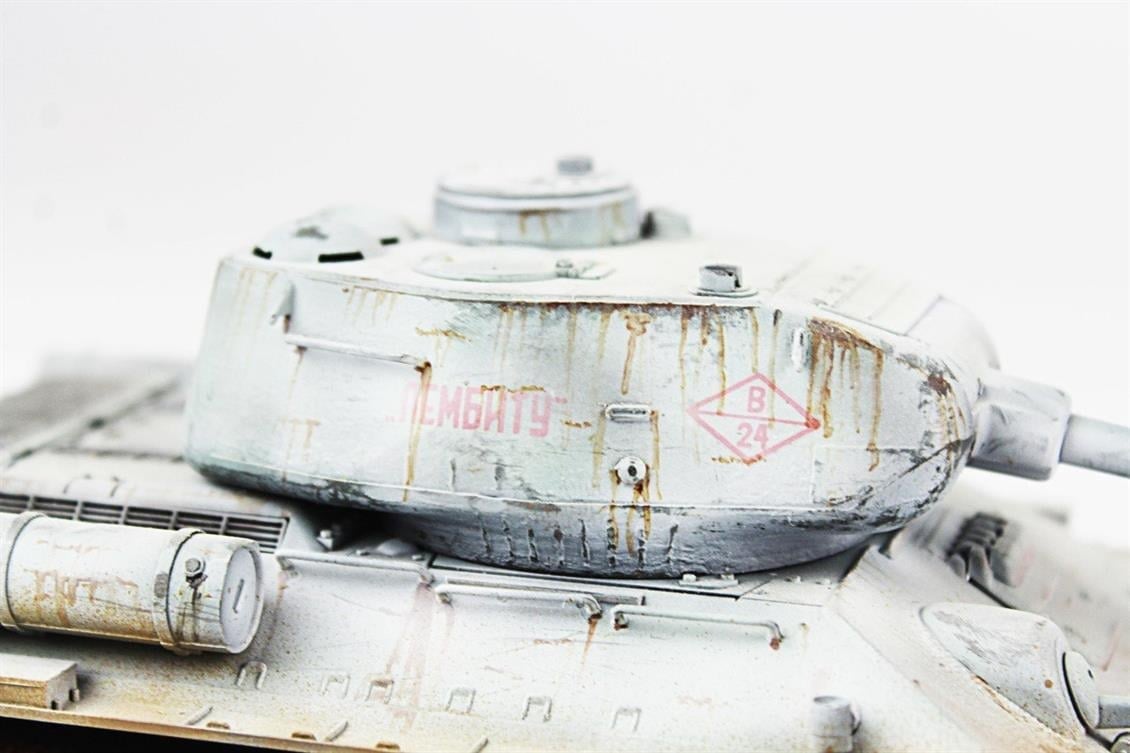 QD255 1/35 T-34/85, Tamiya, Sergilemeye Hazır Plastik Tank Modeli