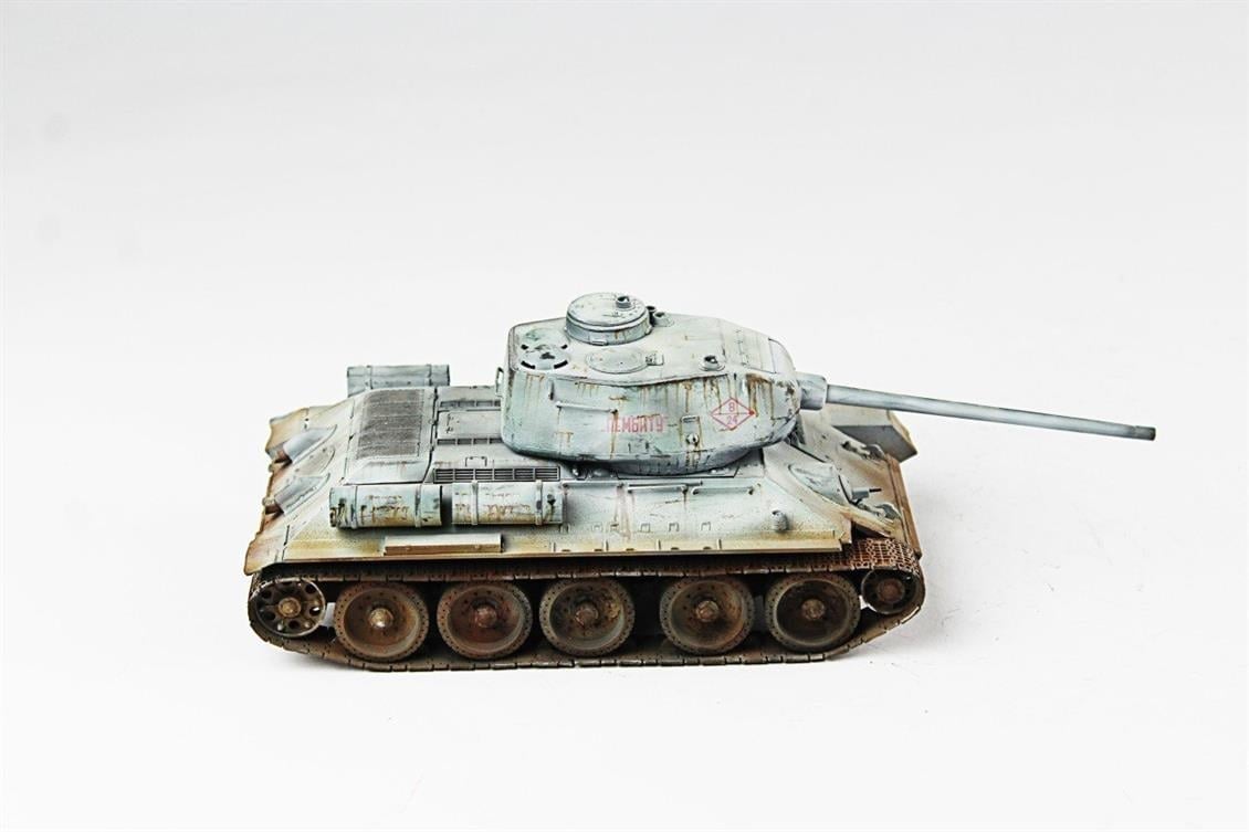 QD255 1/35 T-34/85, Tamiya, Sergilemeye Hazır Plastik Tank Modeli