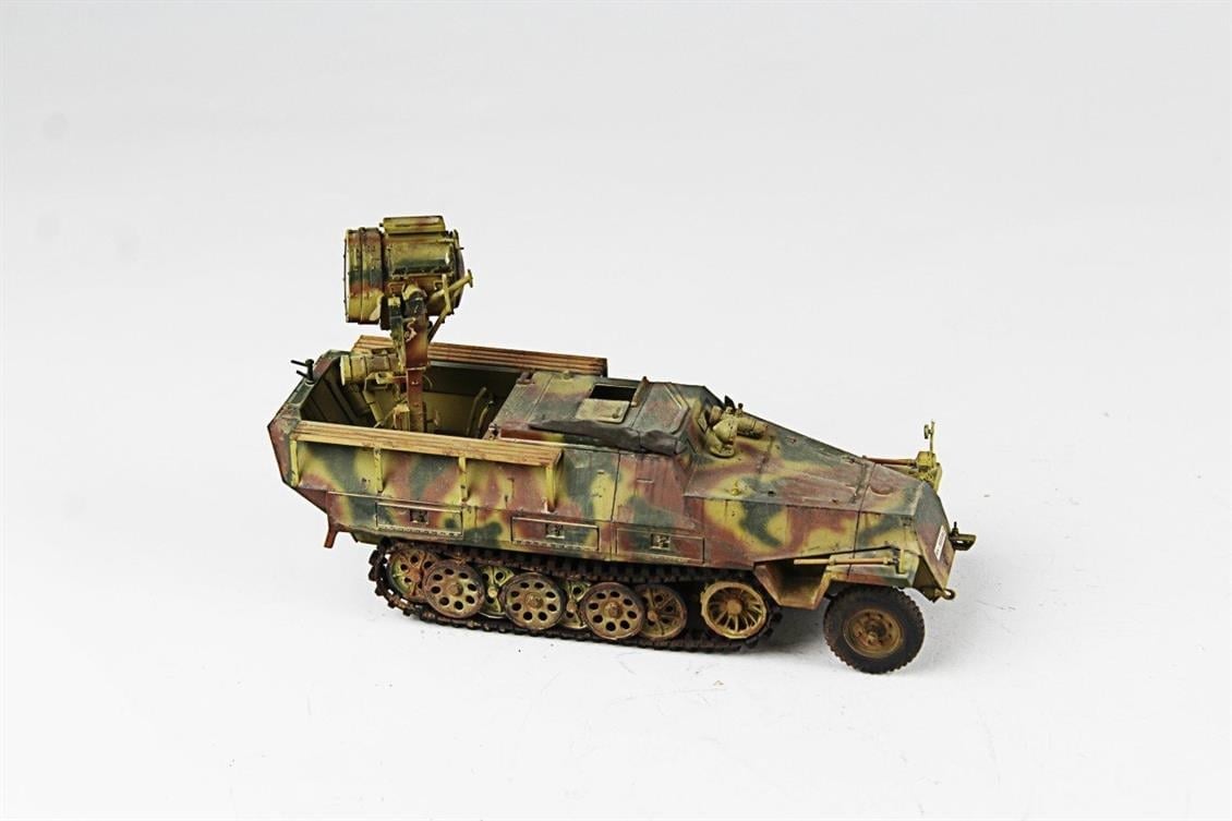 QD256 1/35 Sdkfz 251/20 UHU, AFV Club, Sergilemeye Hazır Plastik Tank Modeli
