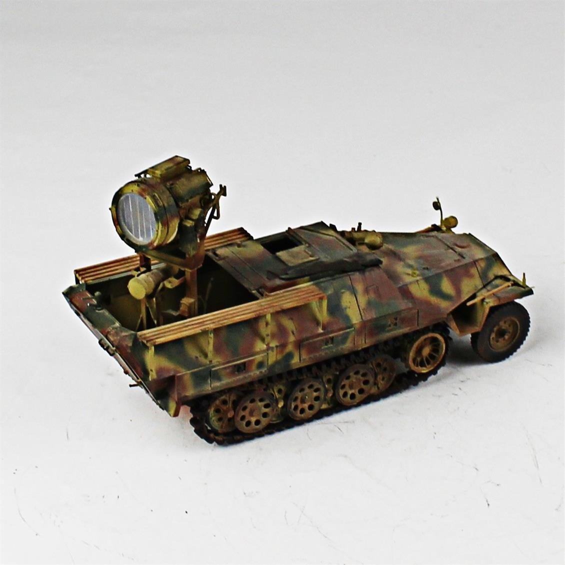 QD256 1/35 Sdkfz 251/20 UHU, AFV Club, Sergilemeye Hazır Plastik Tank Modeli