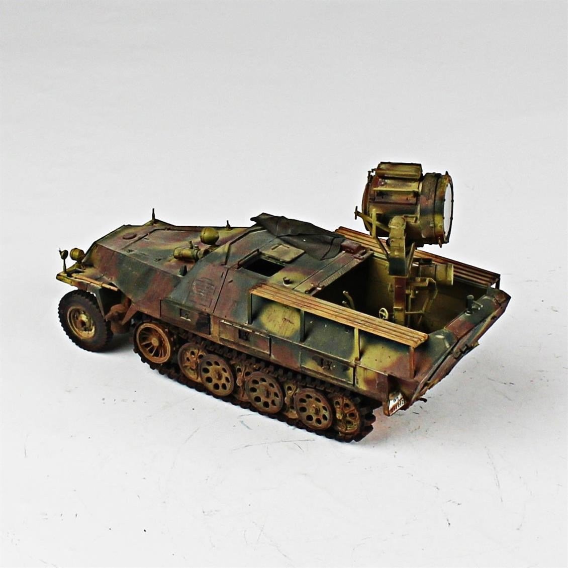 QD256 1/35 Sdkfz 251/20 UHU, AFV Club, Sergilemeye Hazır Plastik Tank Modeli