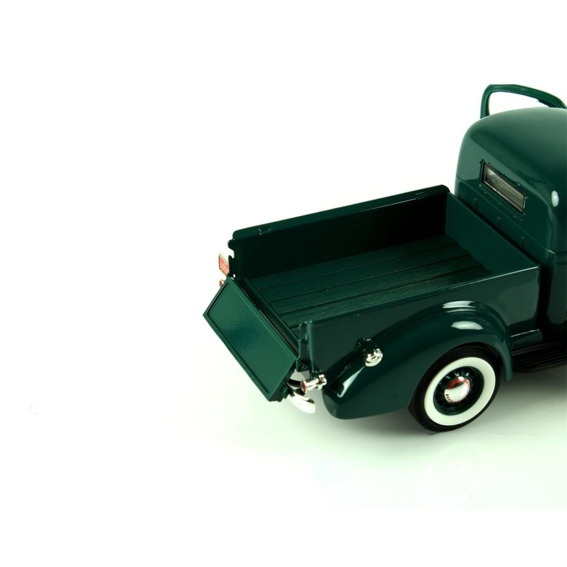 Road Signature 92458 1/18 Ölçek, 1937 Studebaker Coupe Express Pickup, Green, Sergilemeye Hazır Metal Araba Modeli