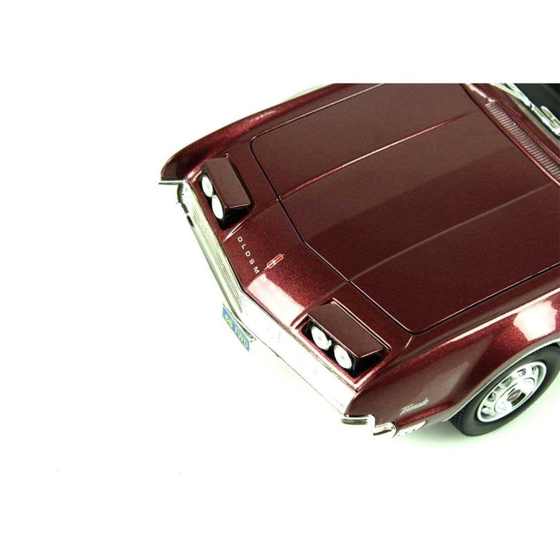 Road Signature 92718 1/18 Ölçek, 1966 Oldsmobile Toronado, Burgundy, Sergilemeye Hazır Metal Araba Modeli