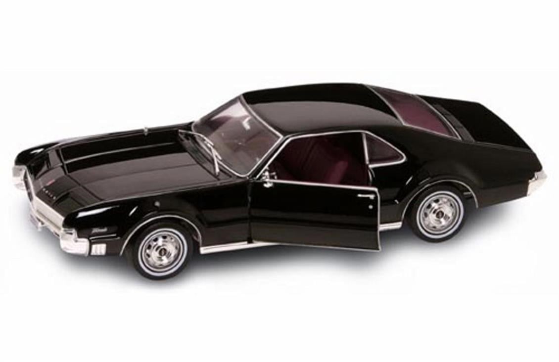 Road Signature 92718 1/18 Ölçek, 1966 Oldsmobile Toronado, Black, Sergilemeye Hazır Metal Araba Modeli