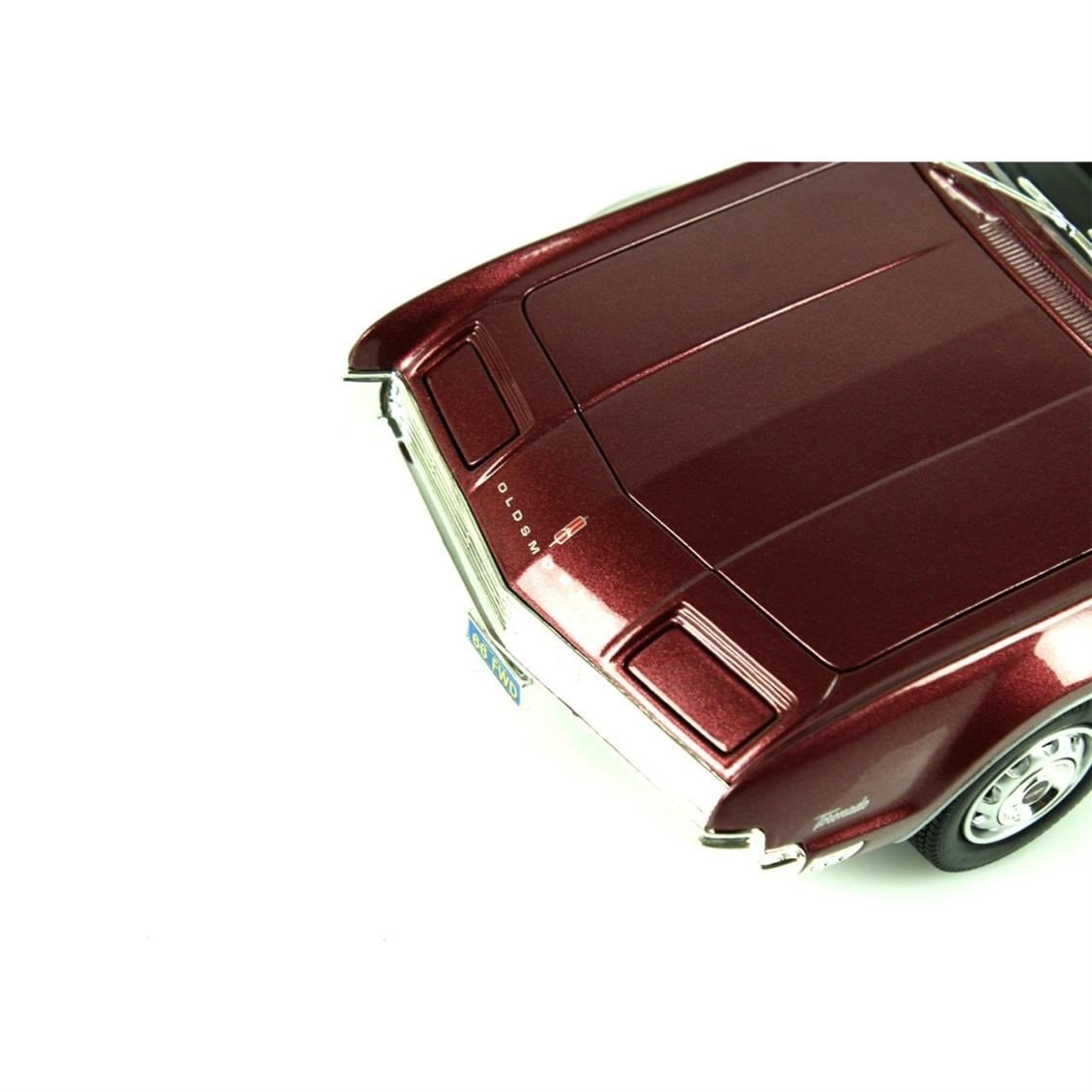 Road Signature 92718 1/18 Ölçek, 1966 Oldsmobile Toronado, Burgundy, Sergilemeye Hazır Metal Araba Modeli