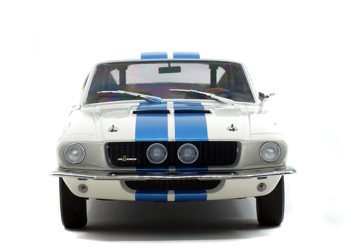 Solido S1802901 1/18 Ölçek, 1967 Shelby Mustang GT500-Beyaz üzeri Mavi Çizgili-Sergilemeye Hazır Metal Araba Modeli