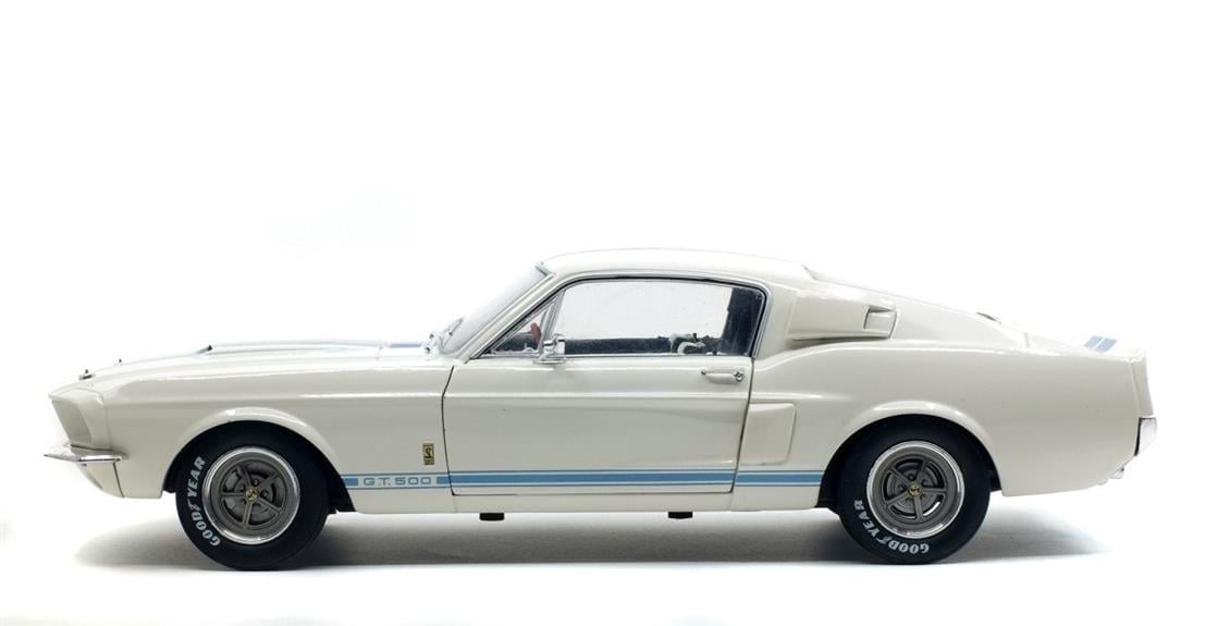 Solido S1802901 1/18 Ölçek, 1967 Shelby Mustang GT500-Beyaz üzeri Mavi Çizgili-Sergilemeye Hazır Metal Araba Modeli