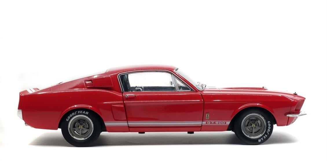 Solido S1802902 1/18 Ölçek, 1967 Shelby Mustang GT500-Kırmızı üzeri Beyaz Çizgili-Sergilemeye Hazır Metal Araba Modeli