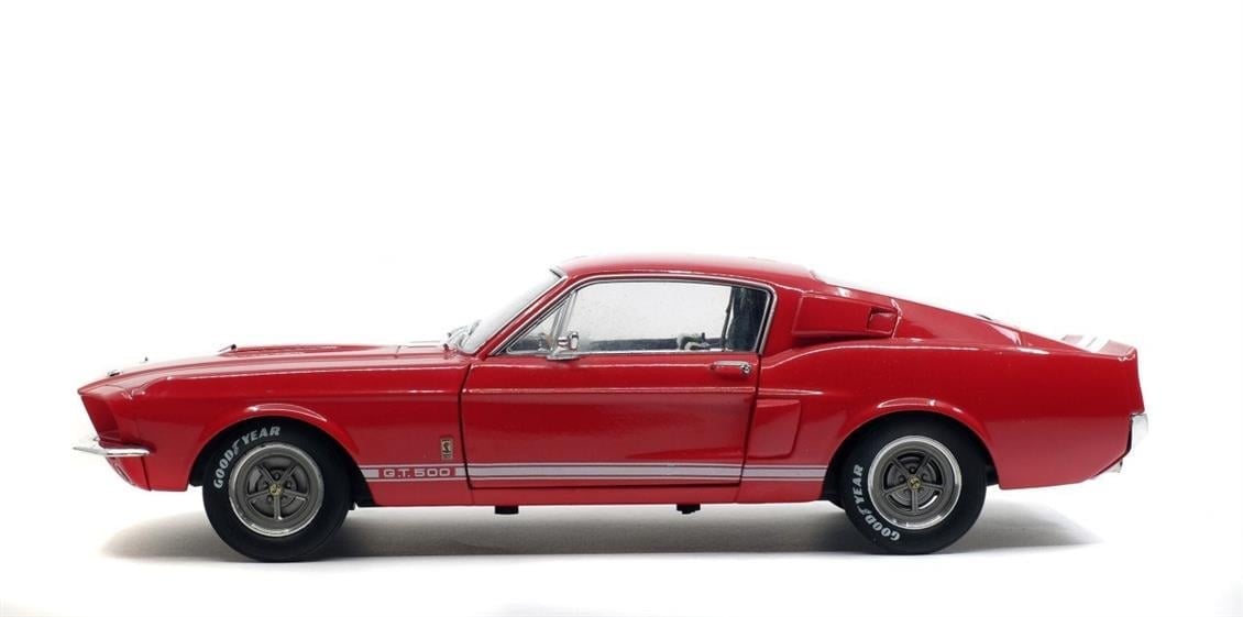 Solido S1802902 1/18 Ölçek, 1967 Shelby Mustang GT500-Kırmızı üzeri Beyaz Çizgili-Sergilemeye Hazır Metal Araba Modeli