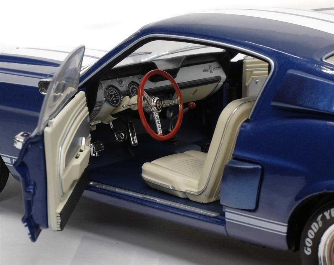Solido S1802903 1/18 Ölçek, 1967 Shelby Mustang GT500-Mavi üzeri Beyaz Çizgili-Sergilemeye Hazır Metal Araba Modeli