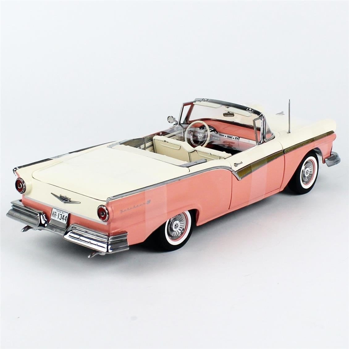 Sunstar 1344 1/18 Ölçek, 1957 Ford Fairlane 500 Skyliner, Mercan/Beyaz, Sergilemeye Hazır Metal Araba Modeli