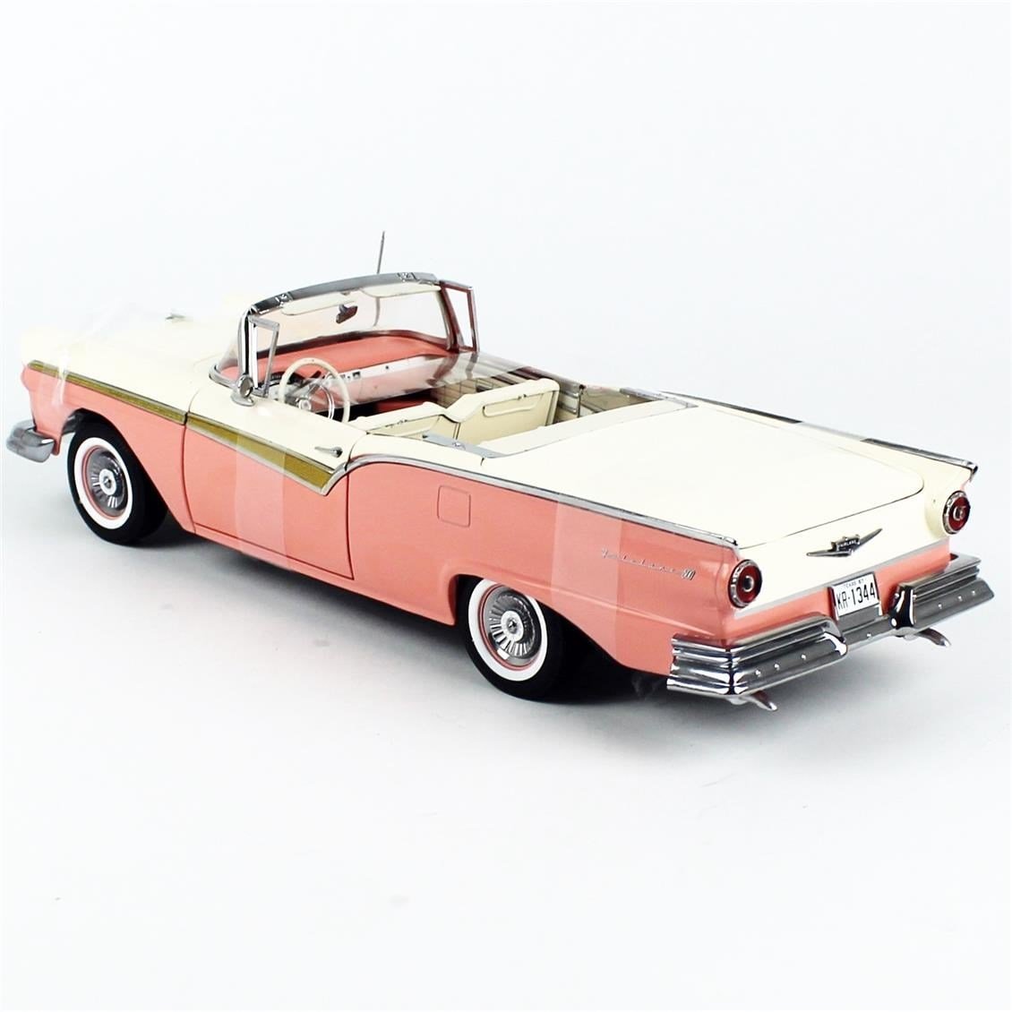 Sunstar 1344 1/18 Ölçek, 1957 Ford Fairlane 500 Skyliner, Mercan/Beyaz, Sergilemeye Hazır Metal Araba Modeli