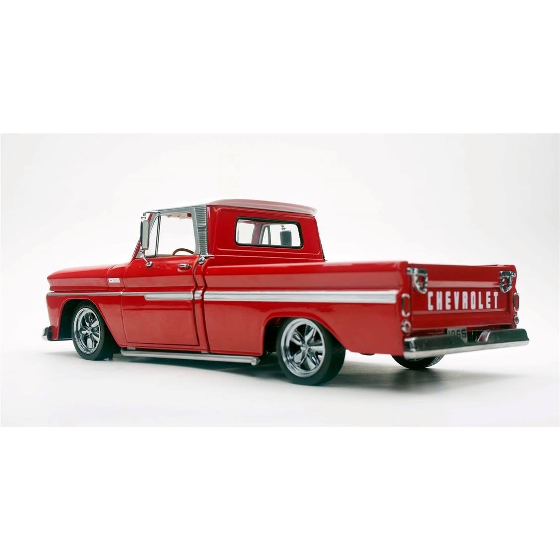Sunstar 1365 1/18 Ölçek, 1965 Chevrolet C-10 Styleside Alçaltılmış Kamyonet, Kırmızı, Sergilemeye Hazır Metal Araba Modeli