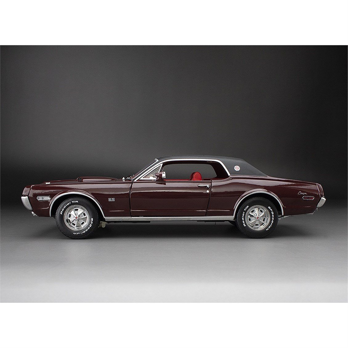 Sunstar 1574 1/18 Ölçek, 1968 Mercury Cougar XR7G, Koyu Kiraz, Sergilemeye Hazır Metal Araba Modeli