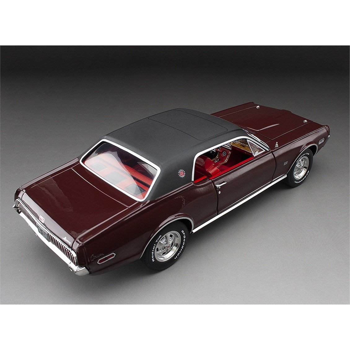 Sunstar 1574 1/18 Ölçek, 1968 Mercury Cougar XR7G, Koyu Kiraz, Sergilemeye Hazır Metal Araba Modeli