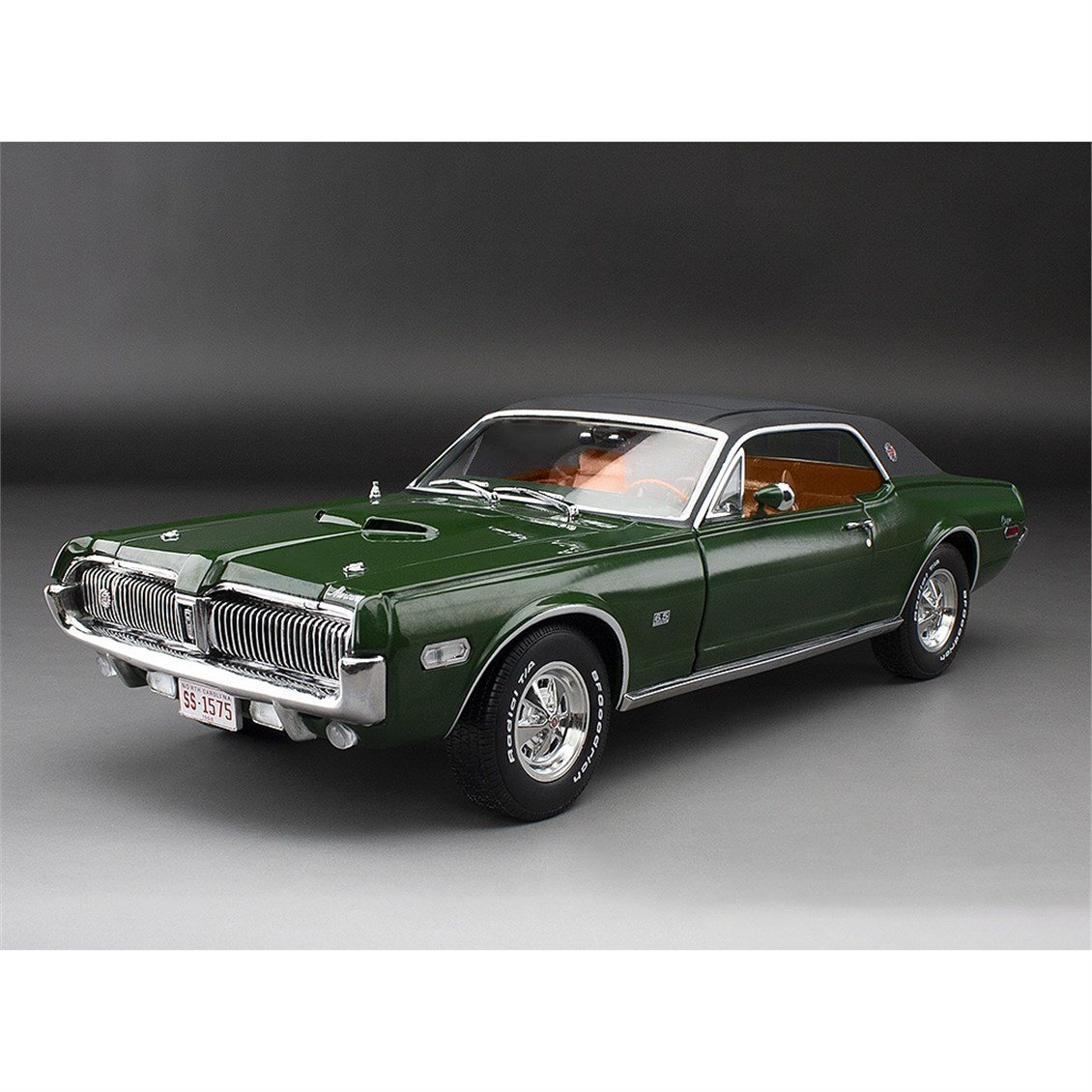 Sunstar 1575 1/18 Ölçek, 1968 Mercury Cougar XR7G, Augusta Yeşili, Sergilemeye Hazır Metal Araba Modeli