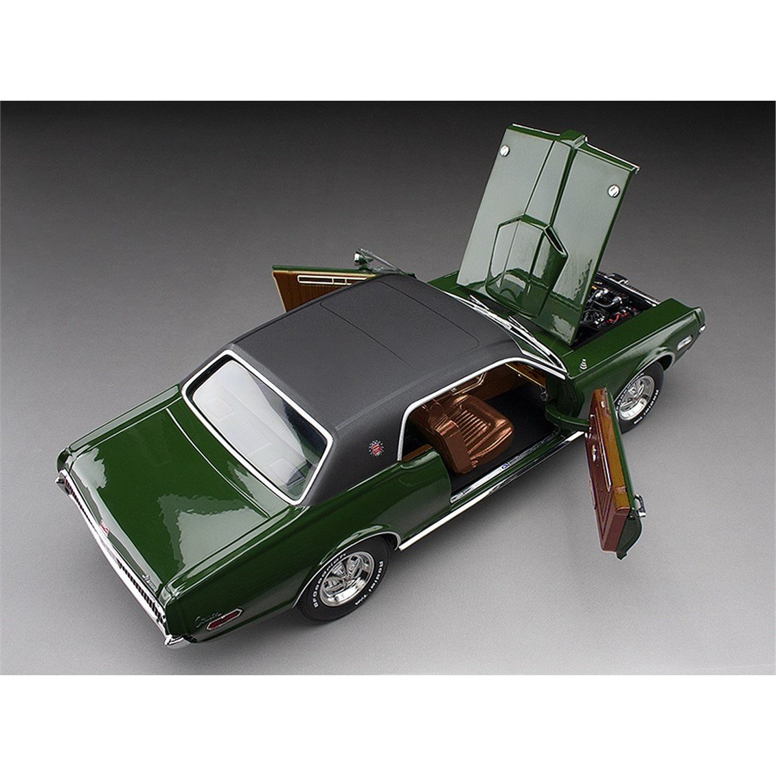 Sunstar 1575 1/18 Ölçek, 1968 Mercury Cougar XR7G, Augusta Yeşili, Sergilemeye Hazır Metal Araba Modeli