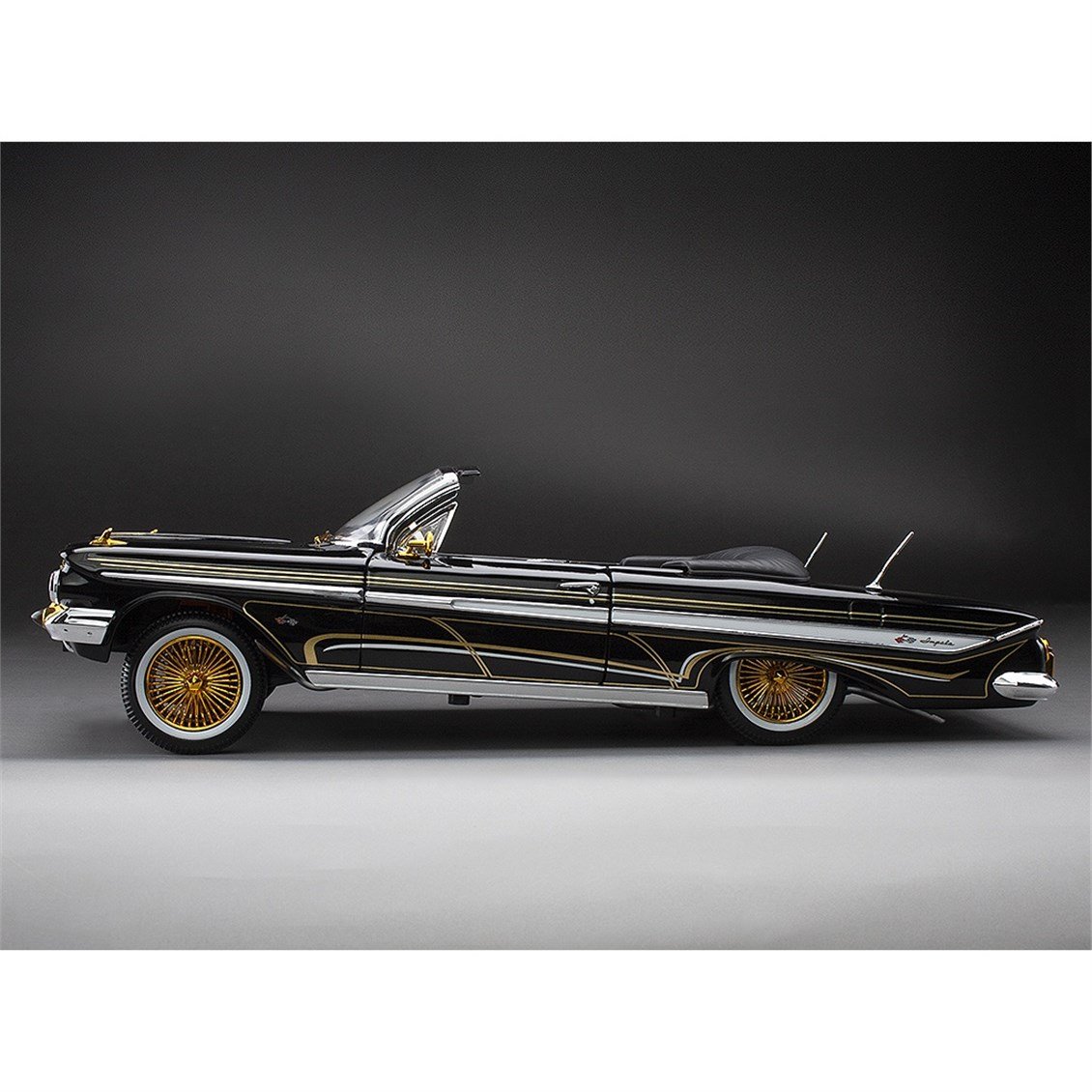 Sunstar 2110 1/18 Ölçek, 1961 Chevrolet Impala Open Convertible Lowrider, Siyah, Hareketli Süspansiyonlu, Sergilemeye Hazır Met