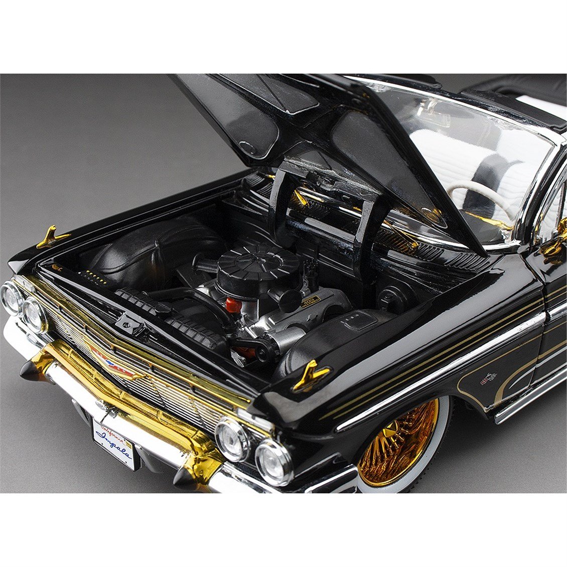 Sunstar 2110 1/18 Ölçek, 1961 Chevrolet Impala Open Convertible Lowrider, Siyah, Hareketli Süspansiyonlu, Sergilemeye Hazır Met