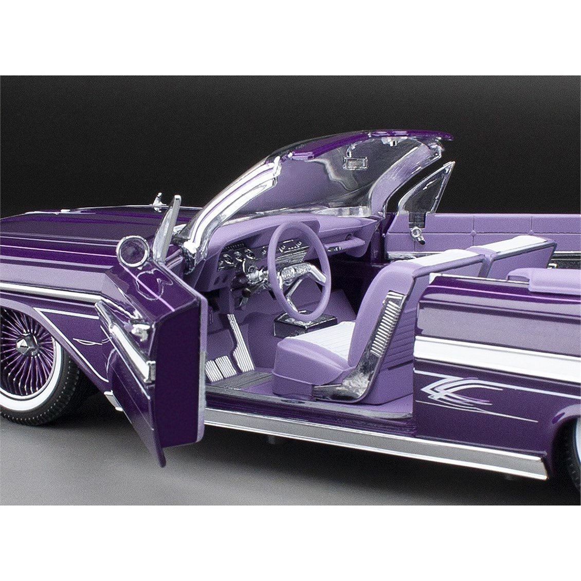 Sunstar 2111 1/18 Ölçek, 1961 Chevrolet Impala Open Convertible Lowrider, Mor, Hareketli Süspansiyonlu, Sergilemeye Hazır Metal