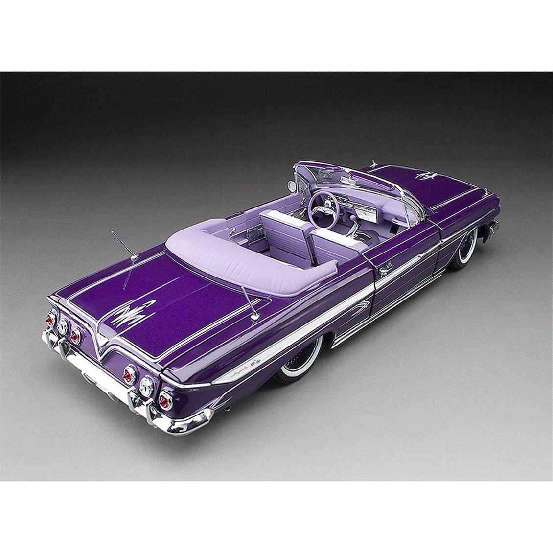 Sunstar 2111 1/18 Ölçek, 1961 Chevrolet Impala Open Convertible Lowrider, Mor, Hareketli Süspansiyonlu, Sergilemeye Hazır Metal