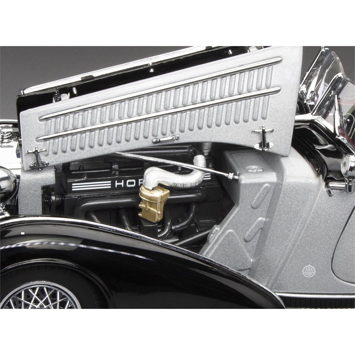 Sunstar 2410 1/18 Ölçek, 1939 Horch 855 Roadster, Gri Gümüş/Koyu Mavi, Sergilemeye Hazır Metal Araba Modeli
