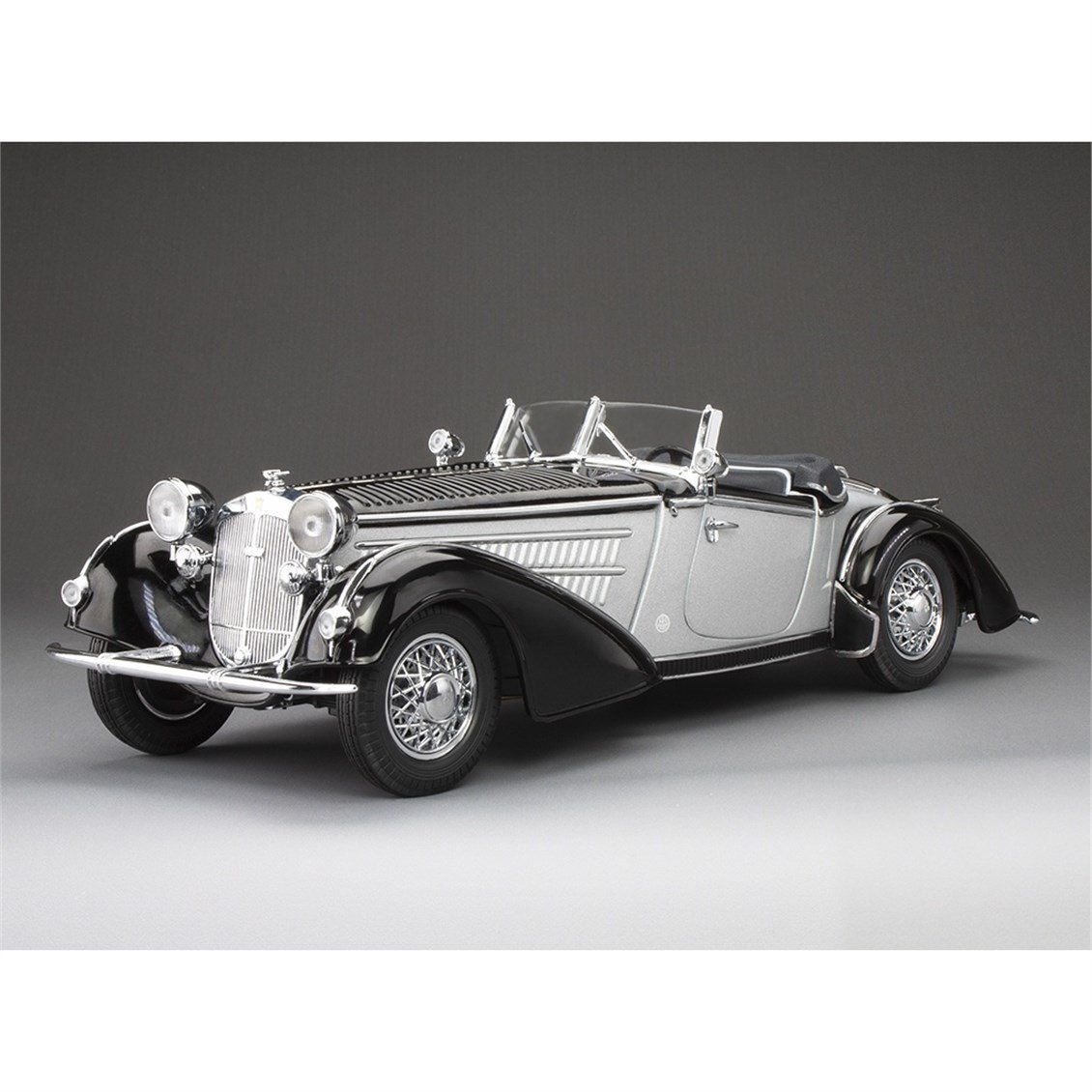 Sunstar 2410 1/18 Ölçek, 1939 Horch 855 Roadster, Gri Gümüş/Koyu Mavi, Sergilemeye Hazır Metal Araba Modeli