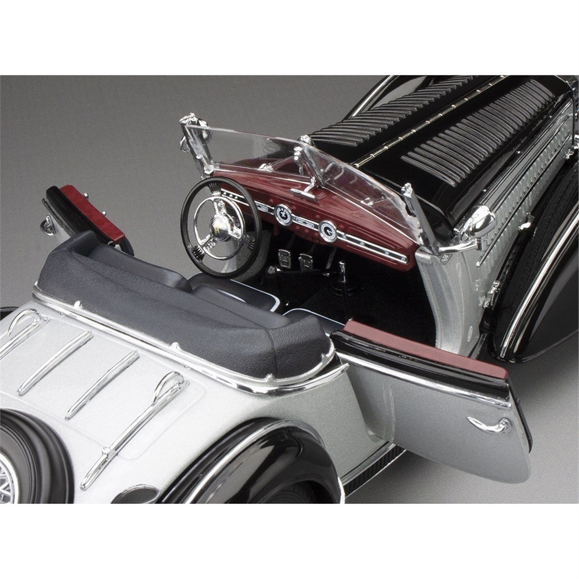 Sunstar 2410 1/18 Ölçek, 1939 Horch 855 Roadster, Gri Gümüş/Koyu Mavi, Sergilemeye Hazır Metal Araba Modeli