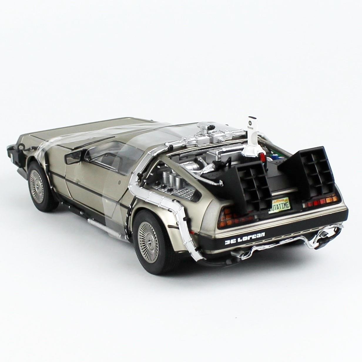 Sunstar 2710 1/18 Ölçek, Delorean (Geleceğe Dönüş II) Krom Renk, Sergilemeye Hazır Metal Araba Modeli