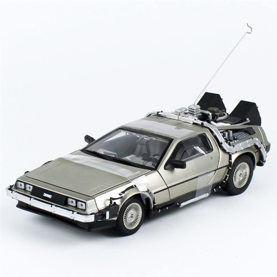 Sunstar 2711 1/18 Ölçek, Delorean (Geleceğe Dönüş I) Krom Renk, Sergilemeye Hazır Metal Araba Modeli