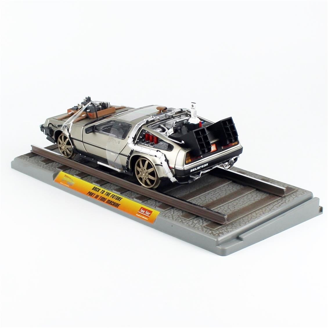 Sunstar 2714 1/18 Ölçek, Delorean (Geleceğe Dönüş III- Demiryolu Versiyonu) Krom Renk, Sergilemeye Hazır Metal Araba Modeli