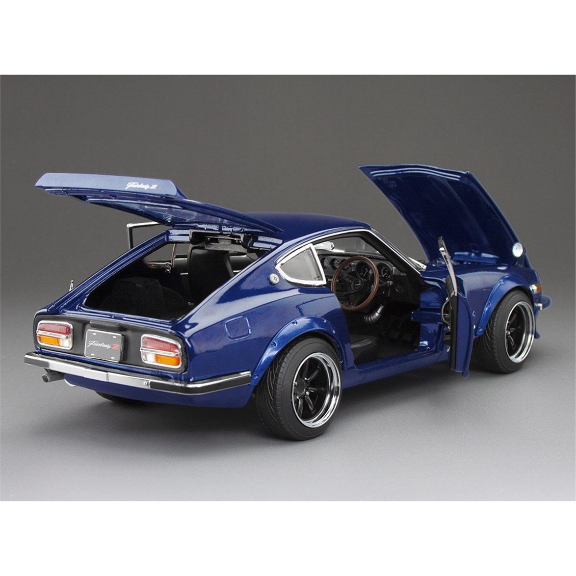 Sunstar 3515 1/18 Ölçek, 1972 Fairlady Z (S30), Koyu Mavi (RHD), Sergilemeye Hazır Metal Araba Modeli