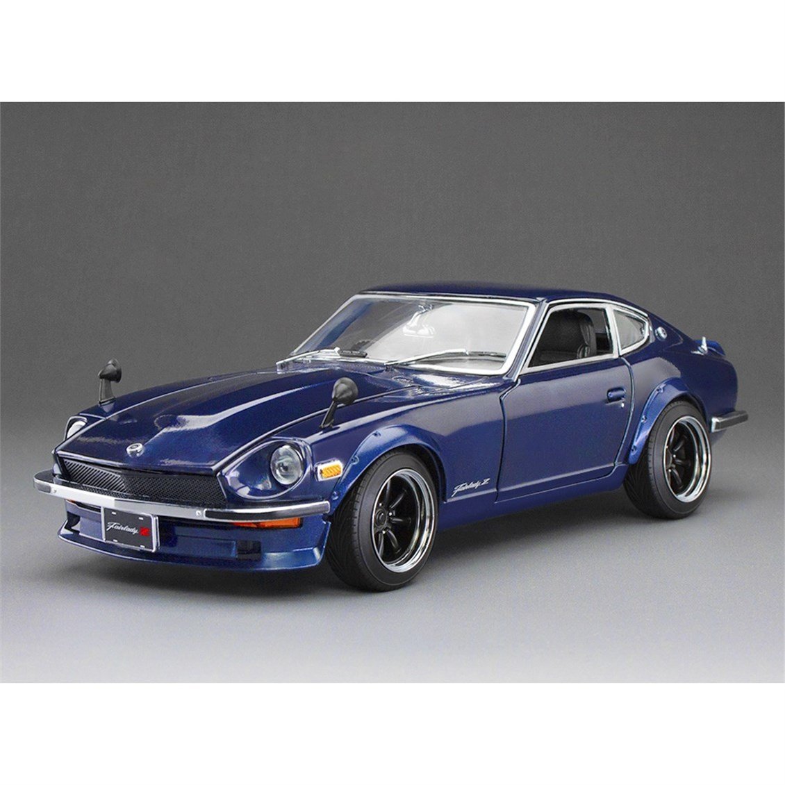 Sunstar 3515 1/18 Ölçek, 1972 Fairlady Z (S30), Koyu Mavi (RHD), Sergilemeye Hazır Metal Araba Modeli