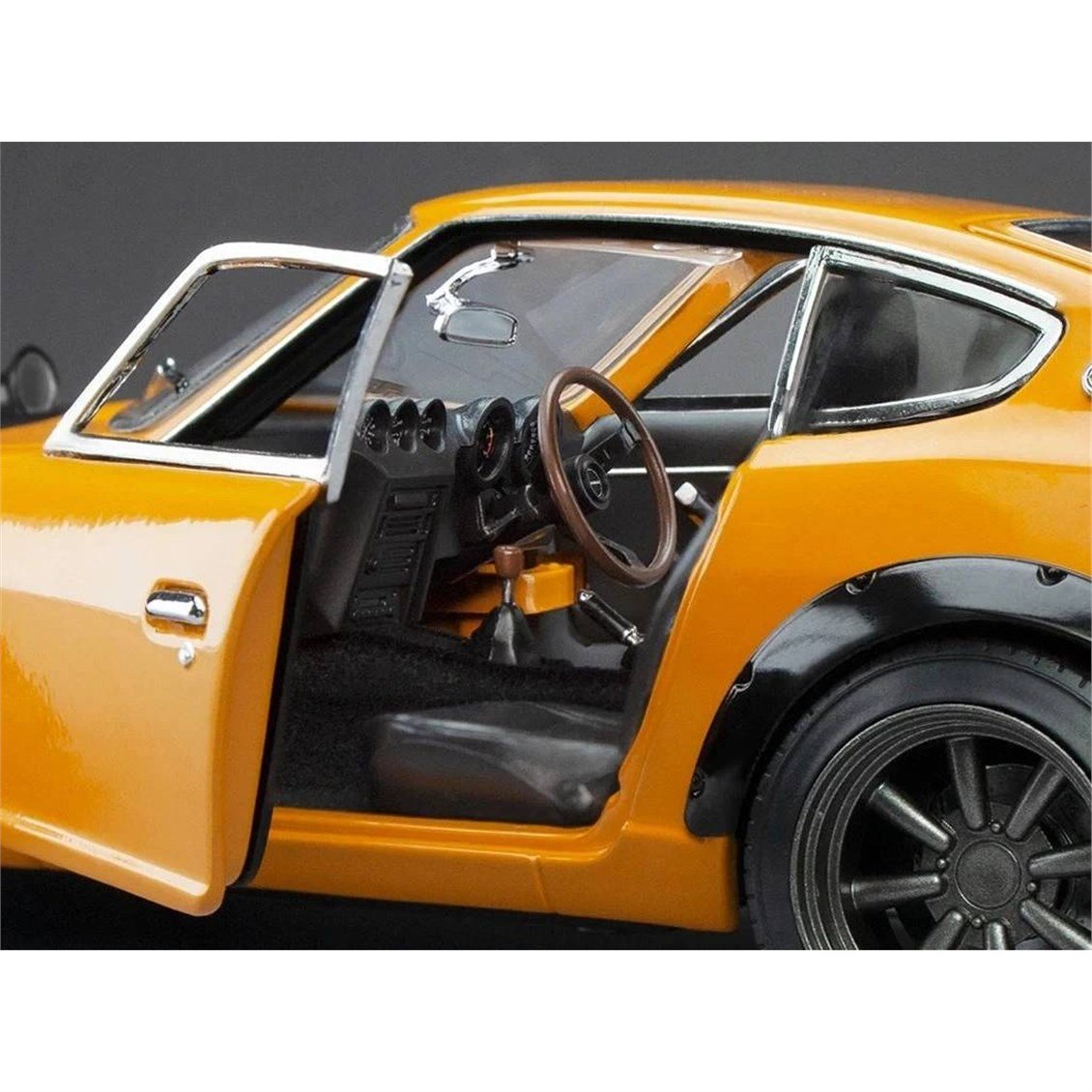 Sunstar 3516 1/18 Ölçek, 1972 Fairlady Z (S30), Turuncu (RHD), Sergilemeye Hazır Metal Araba Modeli