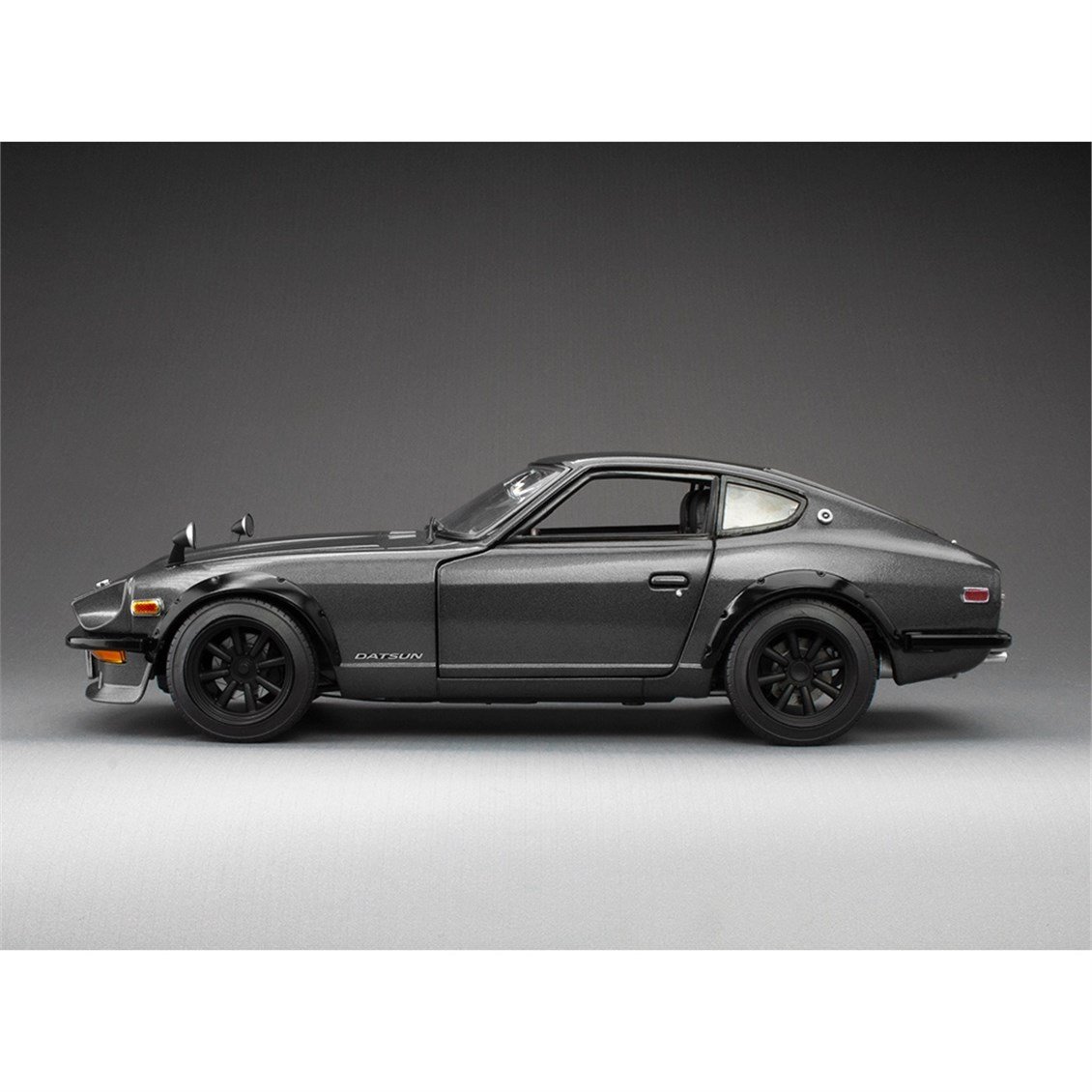 Sunstar 3517 1/18 Ölçek, 1971 Datsun 240Z, Koyu Gri, Sergilemeye Hazır Metal Araba Modeli