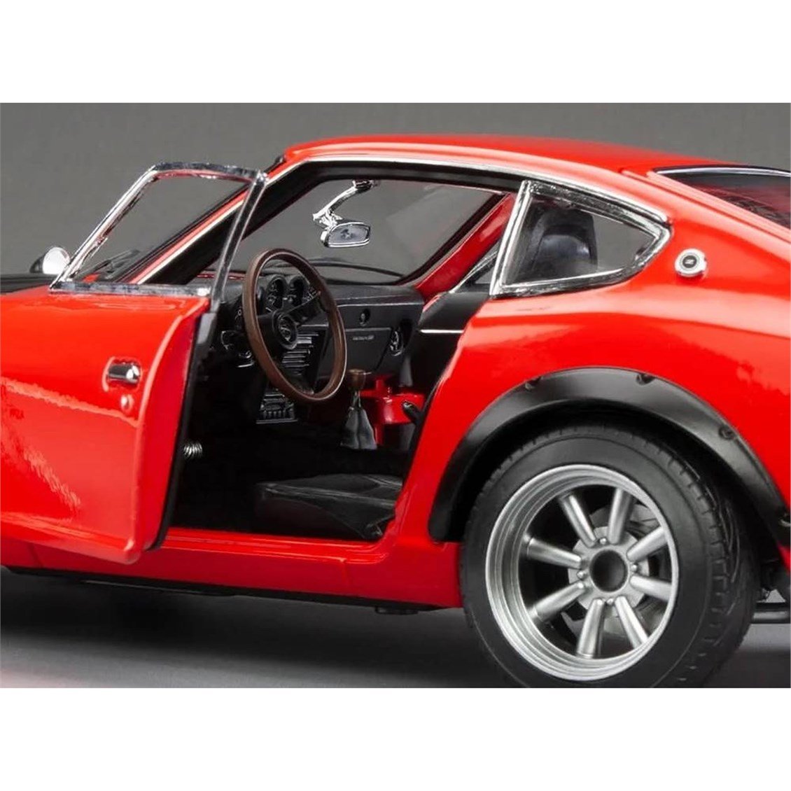 Sunstar 3518 1/18 Ölçek, 1971 Datsun 240Z, Kırmızı, Sergilemeye Hazır Metal Araba Modeli