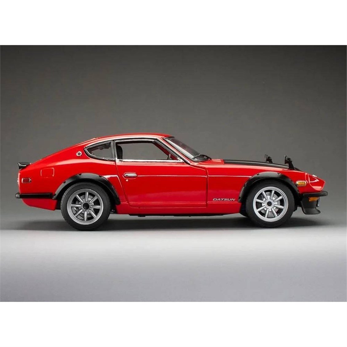 Sunstar 3518 1/18 Ölçek, 1971 Datsun 240Z, Kırmızı, Sergilemeye Hazır Metal Araba Modeli