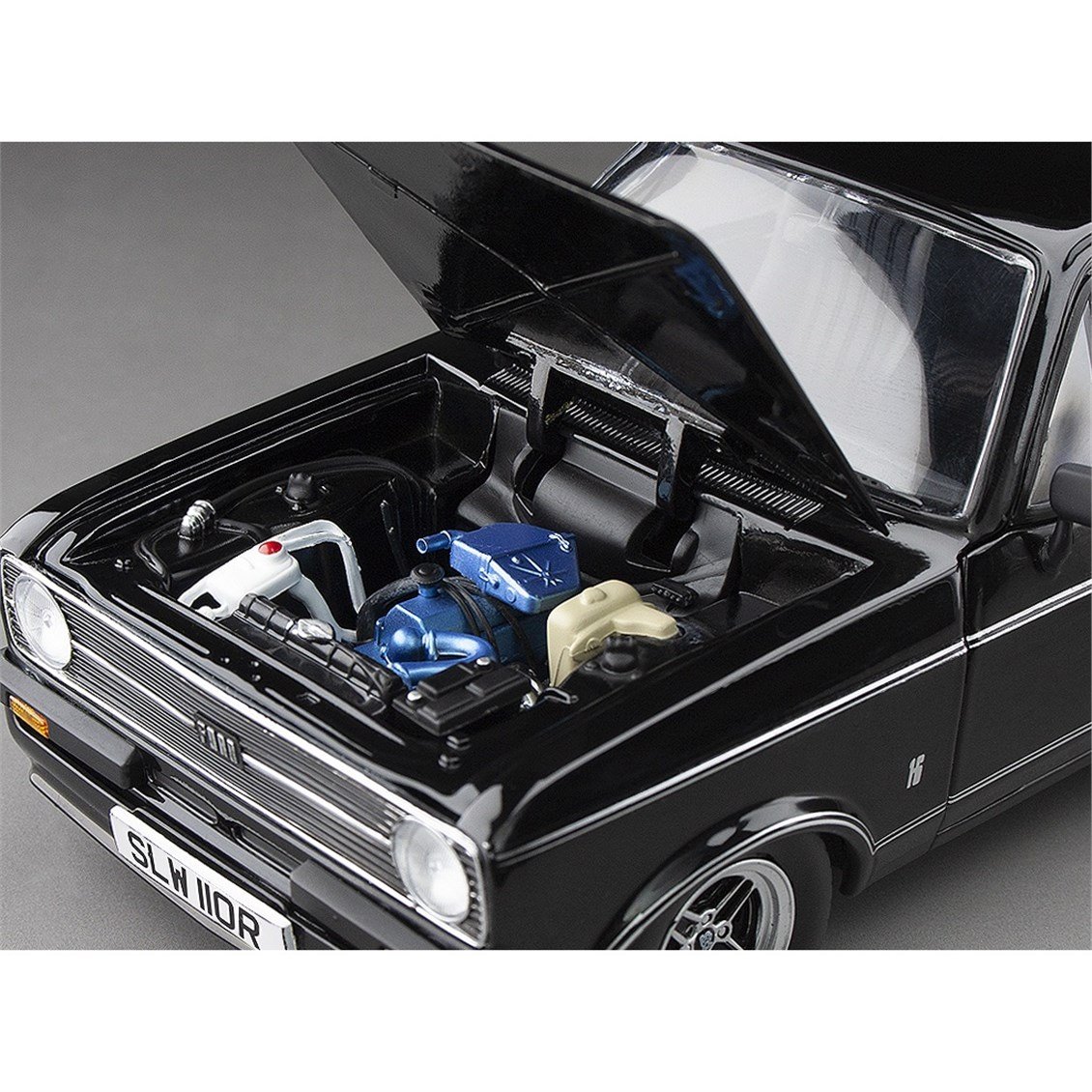 Sunstar 4634 1/18 Ölçek, 1976 Ford Escort MKII RS Mexico-Siyah (RHD), Sergilemeye Hazır Metal Araba Modeli