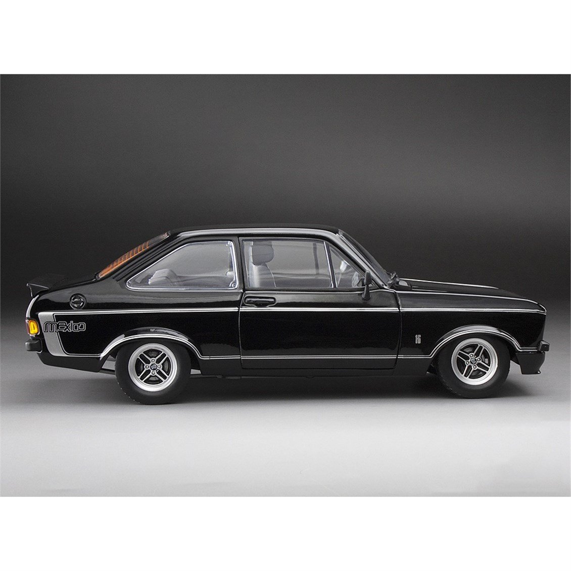 Sunstar 4634 1/18 Ölçek, 1976 Ford Escort MKII RS Mexico-Siyah (RHD), Sergilemeye Hazır Metal Araba Modeli
