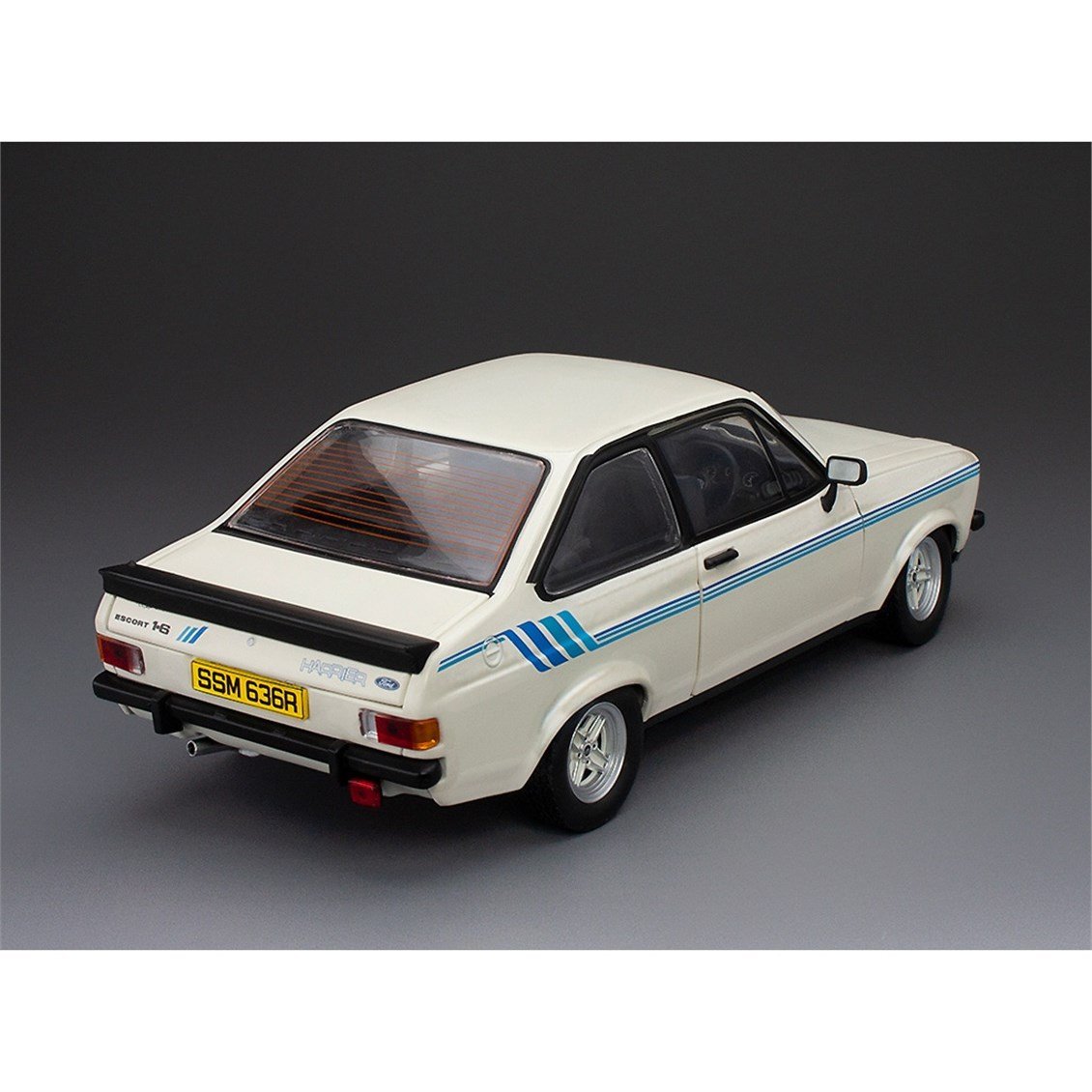Sunstar 4636 1/18 Ölçek, 1980 Ford Escort Harrier, Elmas Beyazı, Sergilemeye Hazır Metal Araba Modeli