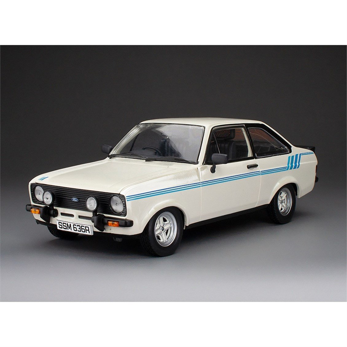 Sunstar 4636 1/18 Ölçek, 1980 Ford Escort Harrier, Elmas Beyazı, Sergilemeye Hazır Metal Araba Modeli