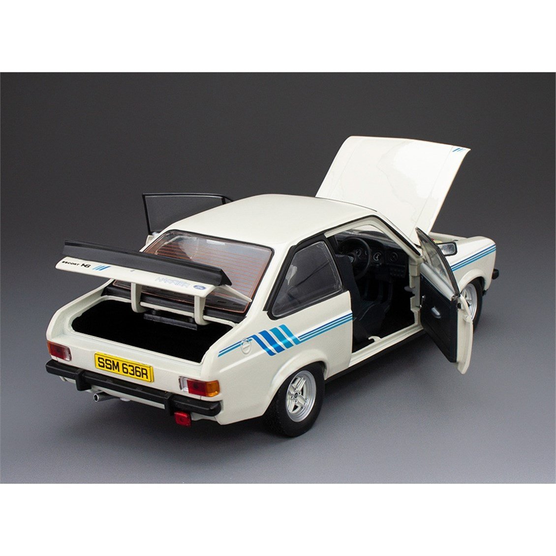 Sunstar 4636 1/18 Ölçek, 1980 Ford Escort Harrier, Elmas Beyazı, Sergilemeye Hazır Metal Araba Modeli